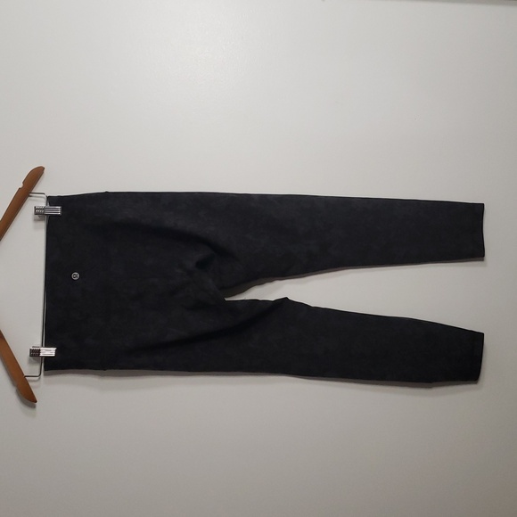 Black High-Waisted Leggings - Picture 4 of 7